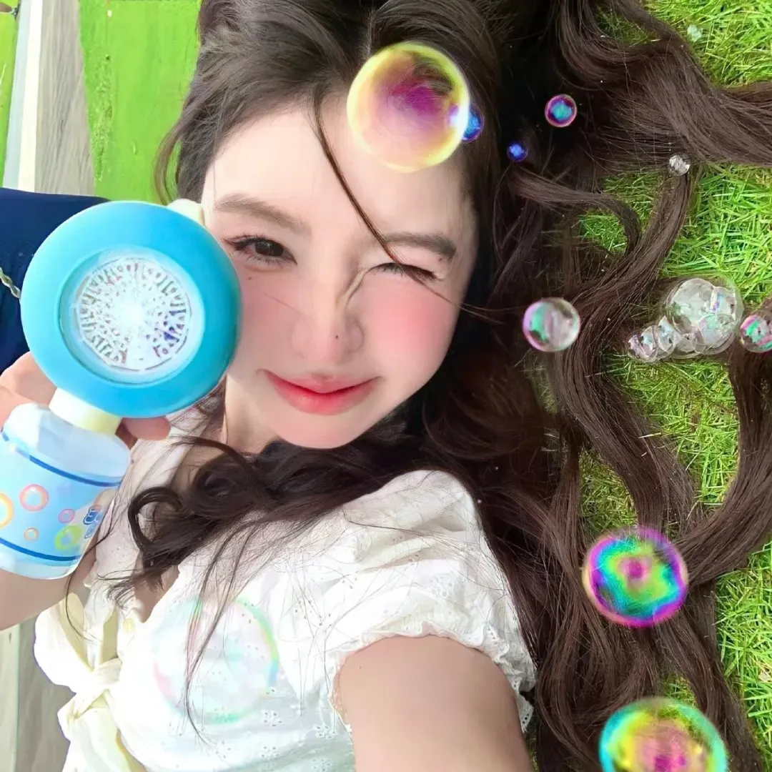 【社会反思】《明天，我会成为谁的女友》全集在线：出租女友、陪酒女、追星族的边缘女性真实生活图鉴