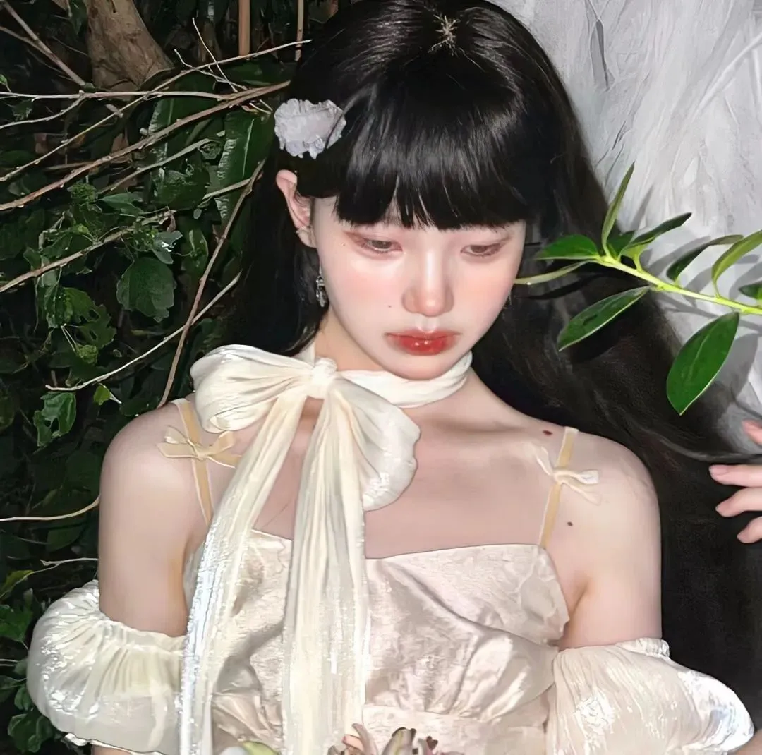 【日系青春物语】《花与爱丽丝》高清在线：两个女孩与一个男孩的谎言三角恋，青涩动人